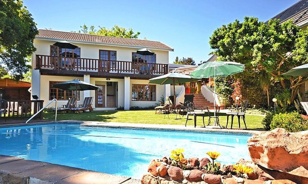 Golf And Garden Guesthouse Сомерсет-Уэст Экстерьер фото