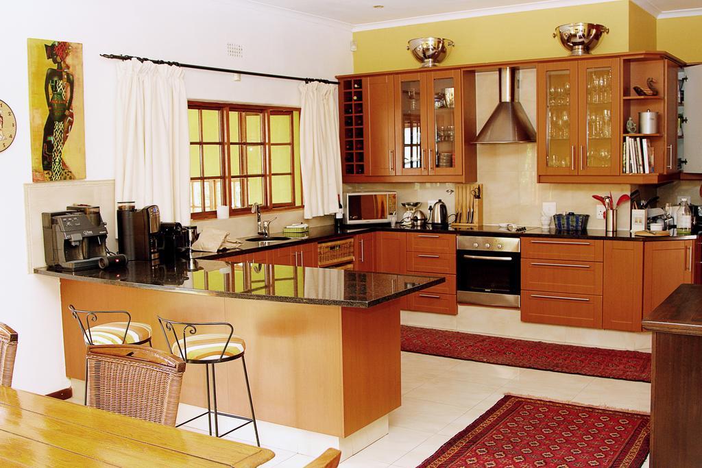 Golf And Garden Guesthouse Сомерсет-Уэст Экстерьер фото